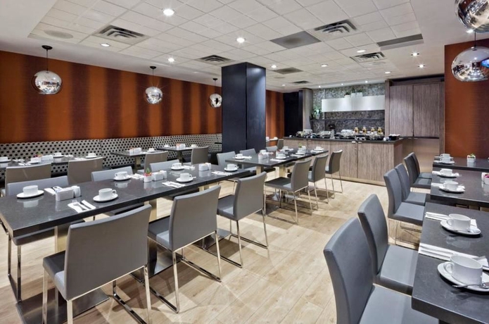 Imagen del bar/restaurante del Hotel Strathcona, Toronto. Foto 4