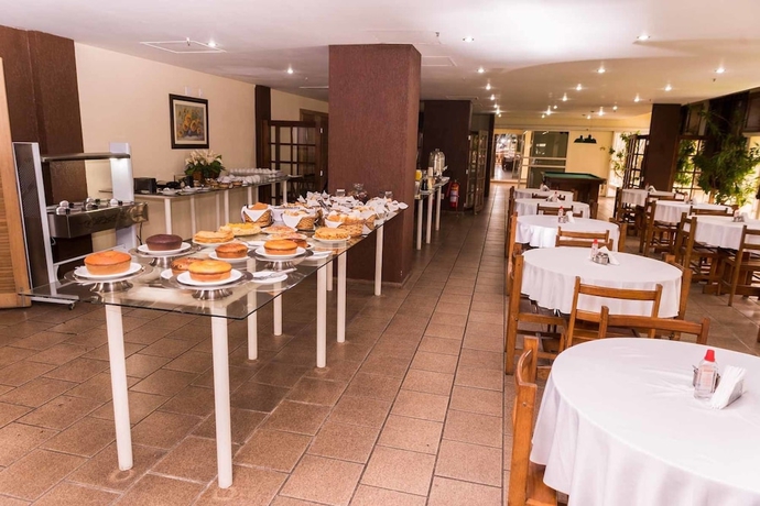 Imagen del bar/restaurante del Hotel Stratus Vila. Foto 2