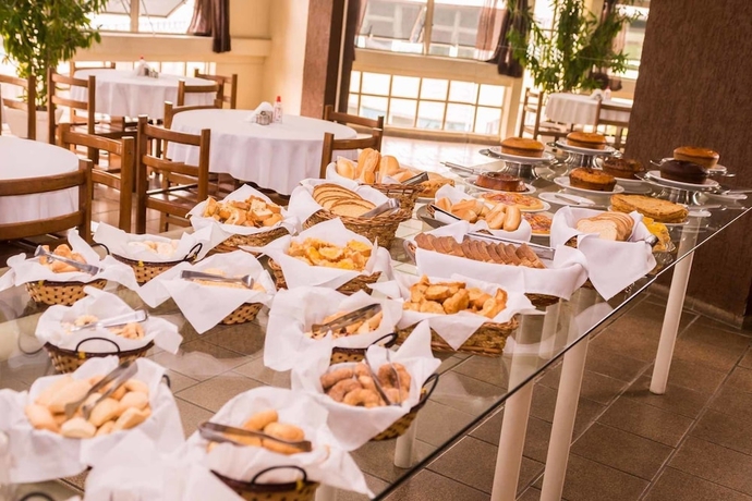 Imagen del bar/restaurante del Hotel Stratus Vila. Foto 3