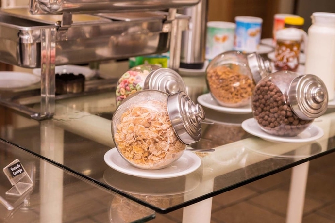 Imagen del bar/restaurante del Hotel Stratus Vila. Foto 7