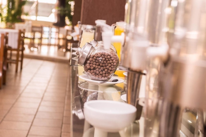 Imagen del bar/restaurante del Hotel Stratus Vila. Foto 8