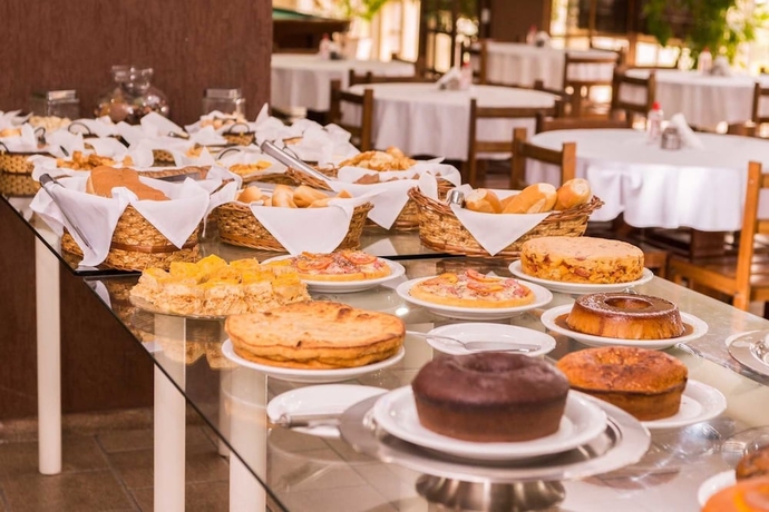 Imagen del bar/restaurante del Hotel Stratus Vila. Foto 12