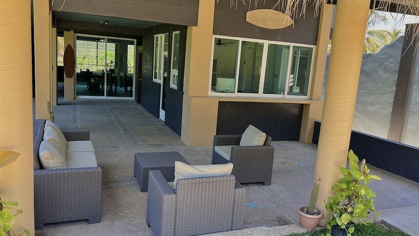 Imagen general del Hotel Straw Hat Surf Hostel. Foto 5