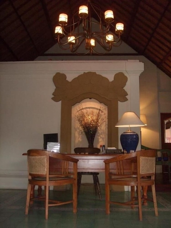 Imagen de los interiores del Hotel Strawberry Hill & Restaurant. Foto 13