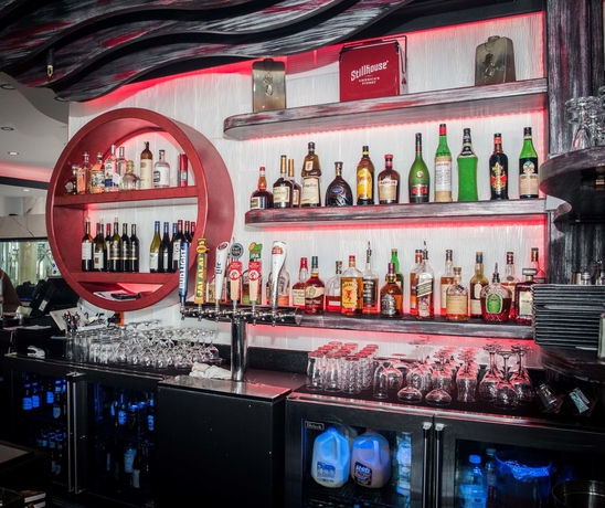 Imagen del bar/restaurante del Hotel Streamline. Foto 2