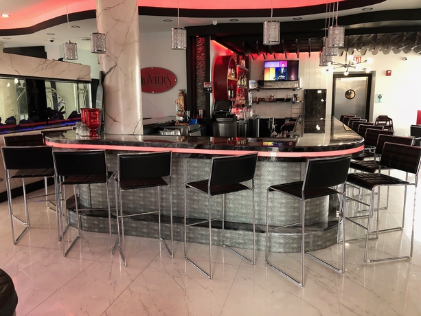 Imagen del bar/restaurante del Hotel Streamline. Foto 3