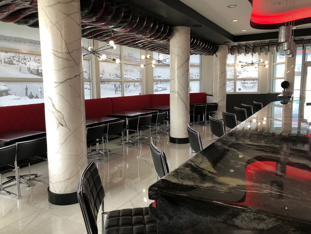 Imagen del bar/restaurante del Hotel Streamline. Foto 4