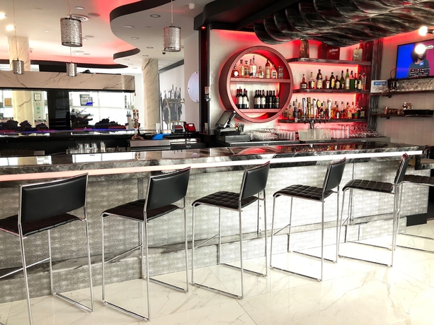Imagen del bar/restaurante del Hotel Streamline. Foto 5