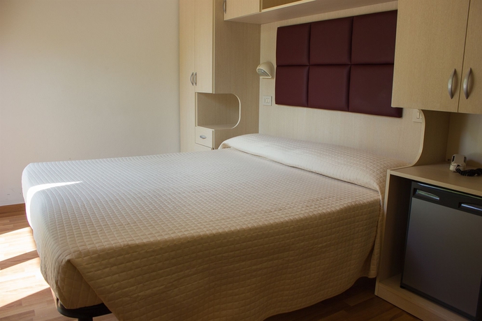 Imagen de la habitación del Hotel Stresa. Foto 8