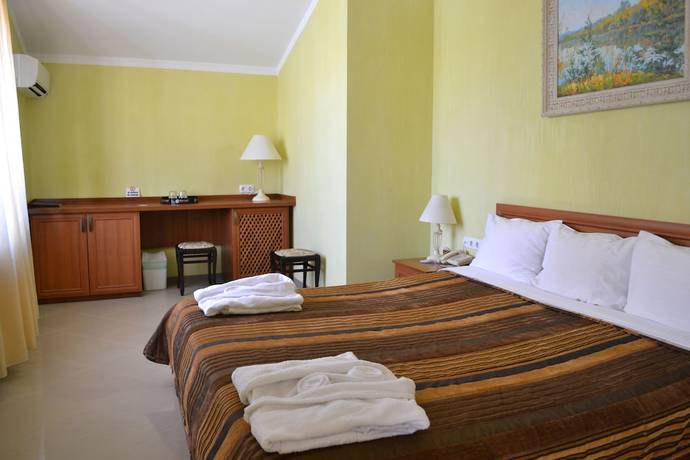 Imagen de la habitación del Hotel Strike. Foto 5