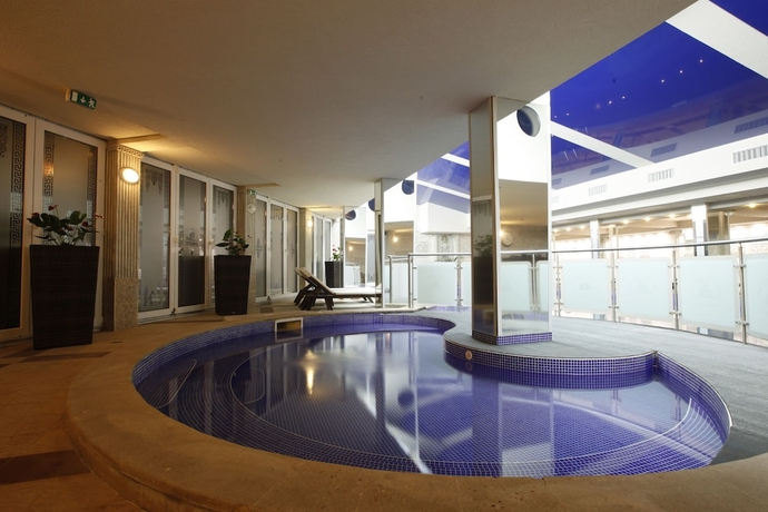 Imagen de la piscina del Hotel Strimon Garden Medical SPA. Foto 19