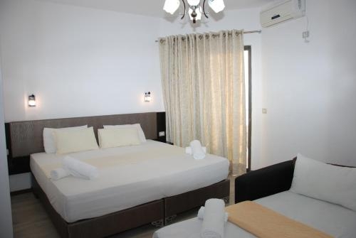 Imagen de la habitación del Hotel Strora. Foto 6