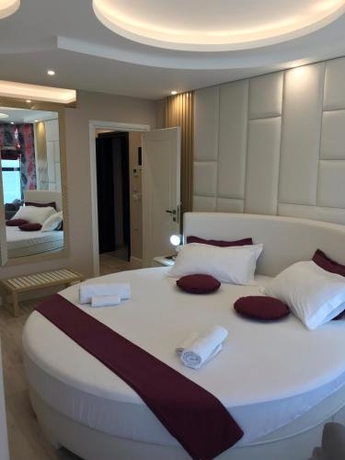 Imagen de la habitación del Hotel Strora. Foto 7