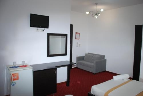 Imagen de la habitación del Hotel Strora. Foto 8