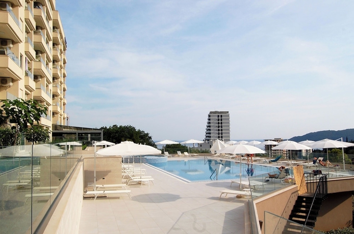 Imagen de la piscina del Hotel Ststus M apartments 180. Foto 14