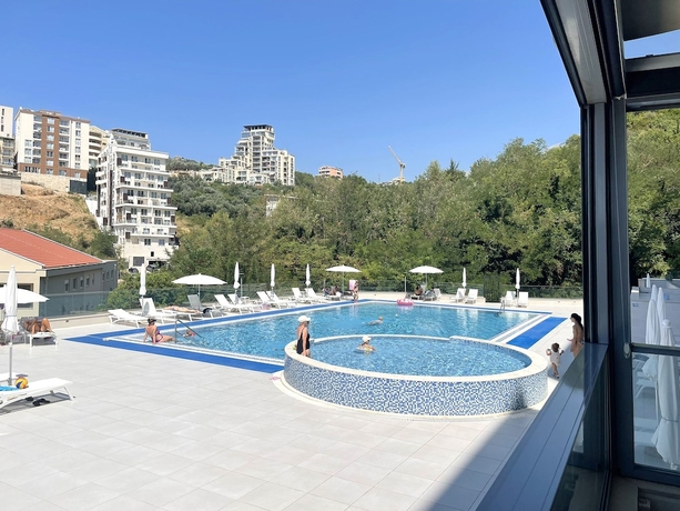 Imagen de la piscina del Hotel Ststus M apartments 180. Foto 16