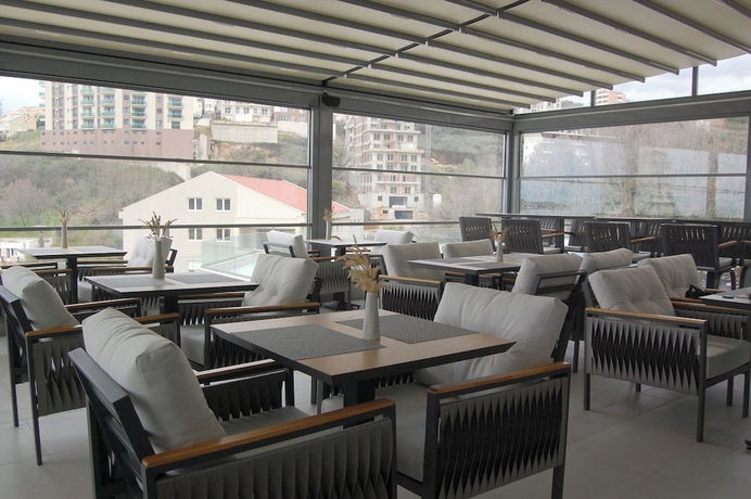 Imagen del bar/restaurante del Hotel Ststus M apartments 180. Foto 2