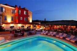 Imagen de la piscina del Hotel St-tropez Hotel. Foto 7