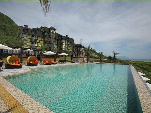 Imagen de la piscina del Hotel Stuart Villa. Foto 6