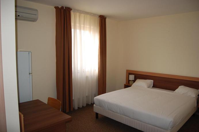 Imagen general del Hotel Student, Bucarest. Foto 8