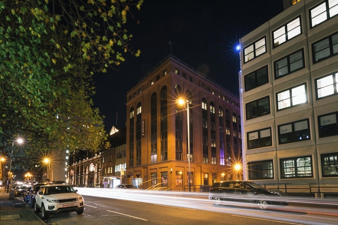 Imagen general del Hotel Student Only Bath Street. Foto 1