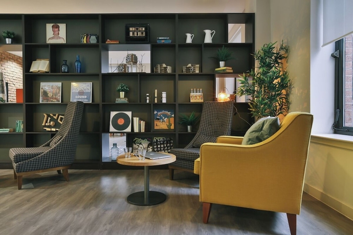 Imagen de los interiores del Hotel Student Only Bath Street. Foto 16