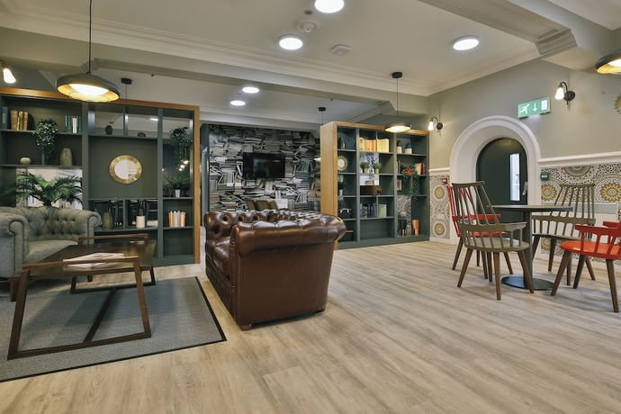 Imagen de los interiores del Hotel Student Only Provincial House. Foto 5