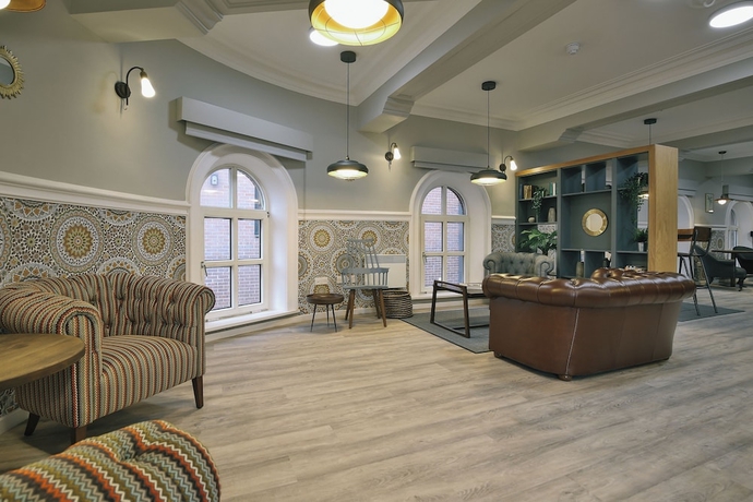 Imagen de los interiores del Hotel Student Only Provincial House. Foto 8