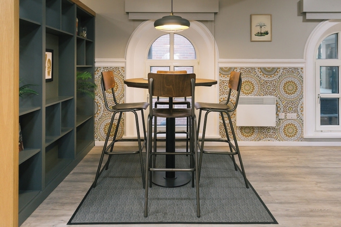 Imagen de los interiores del Hotel Student Only Provincial House. Foto 9