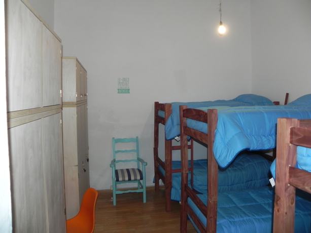 Imagen de la habitación del Hotel Students Hostel. Foto 2