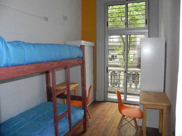Imagen de la habitación del Hotel Students Hostel. Foto 10