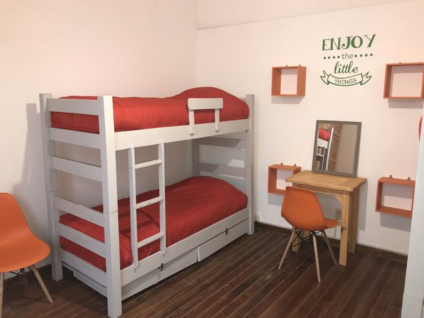 Imagen de la habitación del Hotel Students Hostel. Foto 17