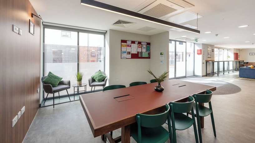 Imagen de los interiores del Hotel Students Only Straits Egham - 40 mins to Waterloo - Direct Bus to Heathrow. Foto 15