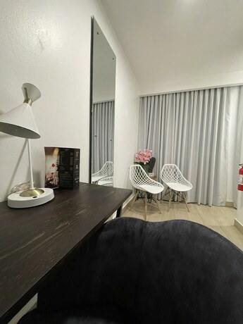 Imagen de la habitación del Hotel Studio 27. Foto 14