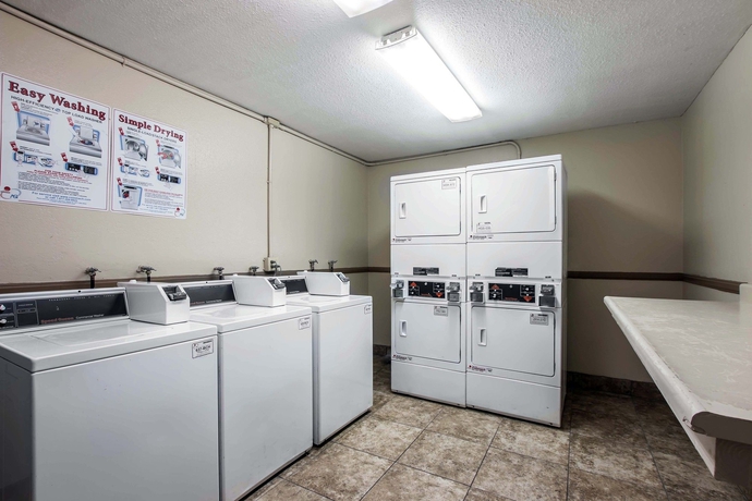 Imagen de los interiores del Hotel Studio 6 Anaheim, Ca. Foto 11