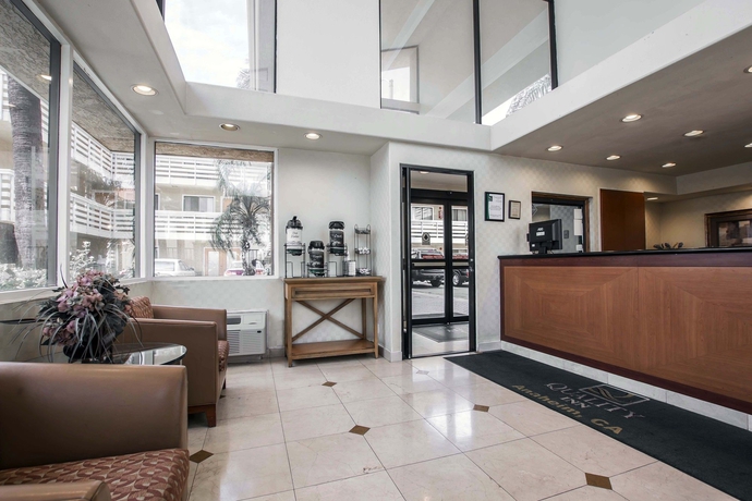 Imagen de los interiores del Hotel Studio 6 Anaheim, Ca. Foto 12