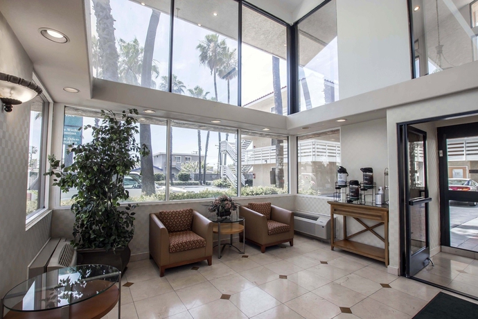 Imagen de los interiores del Hotel Studio 6 Anaheim, Ca. Foto 15