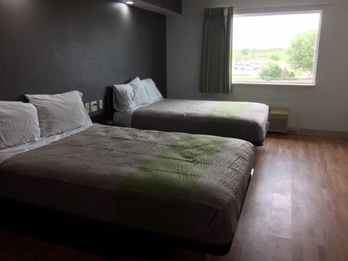 Imagen de la habitación del Hotel Studio 6 Burleson. Foto 6