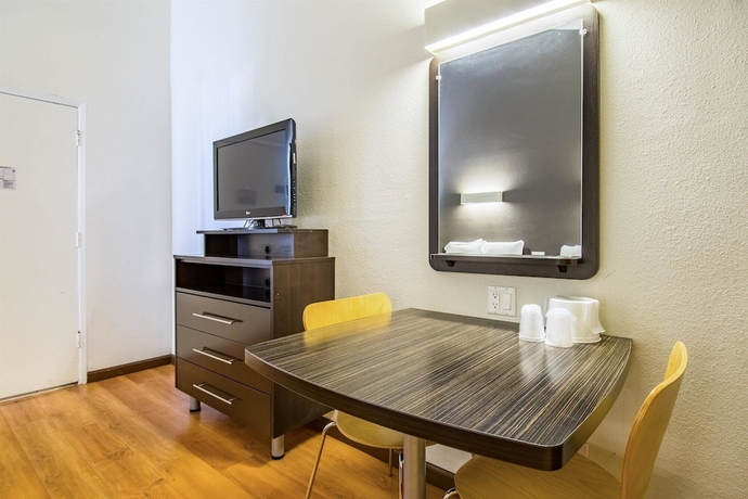 Imagen de la habitación del Hotel Studio 6 Cypress, CA. Foto 4