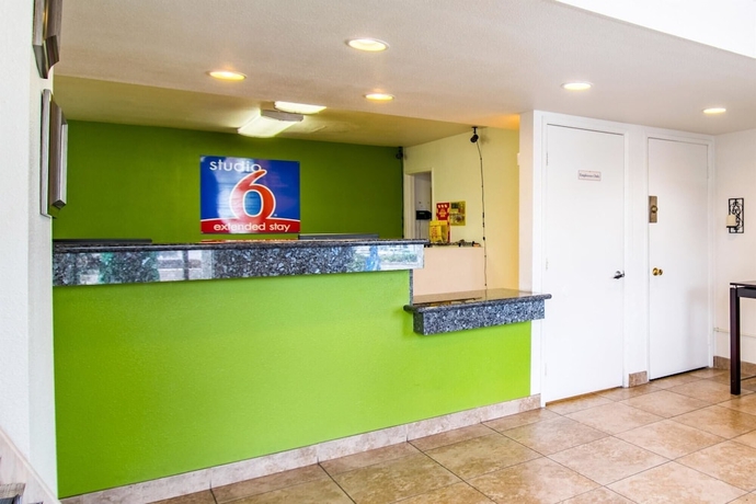 Imagen de los interiores del Hotel Studio 6 Cypress, CA. Foto 15