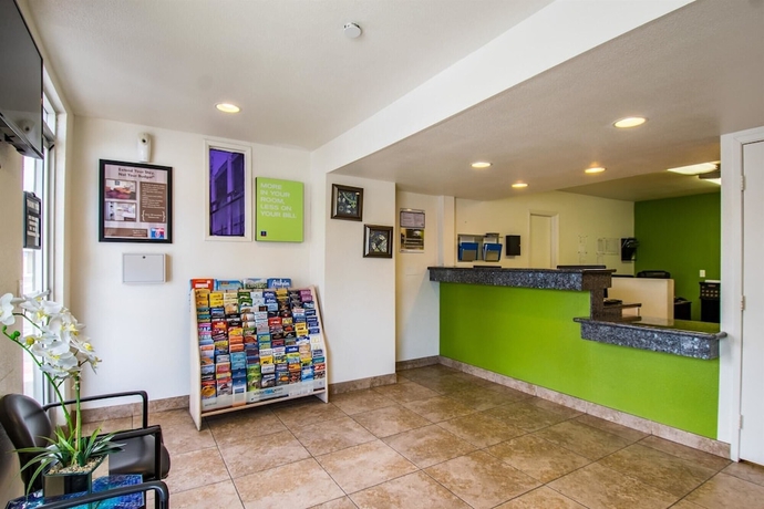Imagen de los interiores del Hotel Studio 6 Cypress, CA. Foto 16
