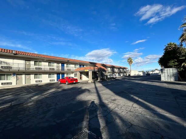 Imagen general del Hotel Studio 6 Hemet, CA. Foto 2