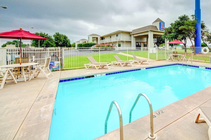 Imagen de la piscina del Hotel Studio 6 Midwest City, OK - Oklahoma City. Foto 18