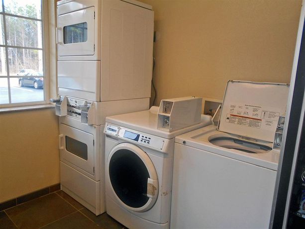 Imagen de los interiores del Hotel Studio 6 Opelika, Al - Auburn Al. Foto 5