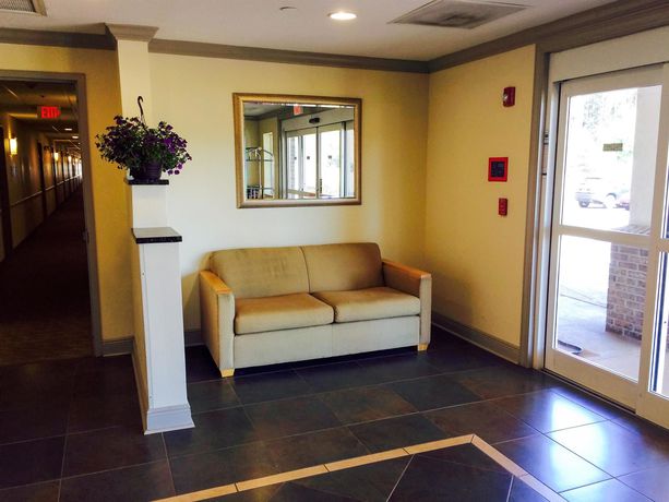 Imagen de los interiores del Hotel Studio 6 Opelika, Al - Auburn Al. Foto 8
