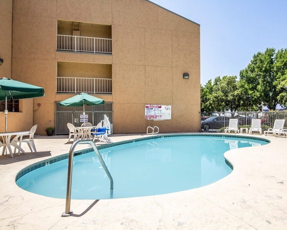 Imagen de la piscina del Hotel Studio 6 Sacramento, Ca - Natomas. Foto 16