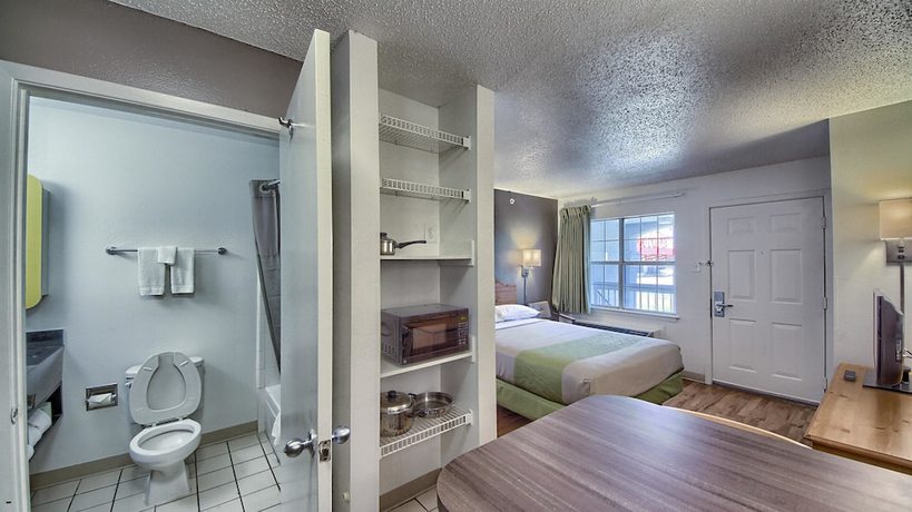 Imagen de la habitación del Hotel Studio 6 San Antonio, Tx - Six Flags. Foto 2
