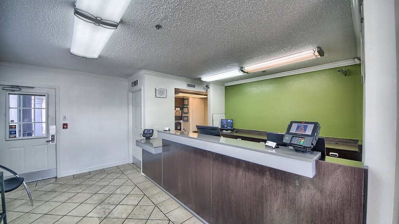 Imagen de los interiores del Hotel Studio 6 San Antonio, Tx - Six Flags. Foto 19