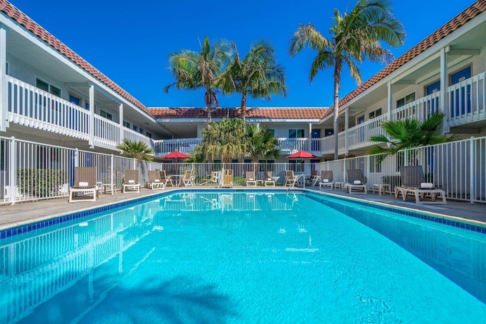 Imagen de la piscina del Hotel Studio 6 Suites Carpinteria, CA&ndash;Santa Barbara - South. Foto 19