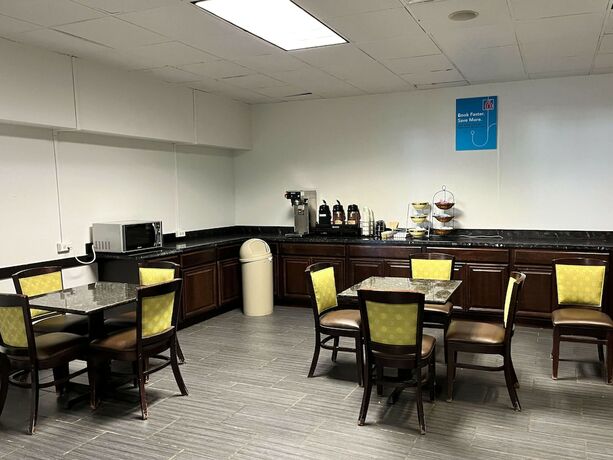 Imagen general del Hotel Studio 6 Suites Clarion, PA. Foto 4